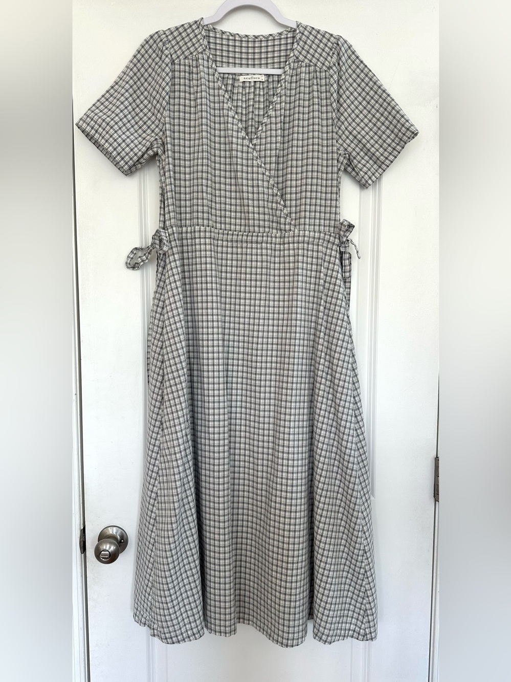 Neuflora Fort Meyers Dress Gray Blue White Plaid Pickets Short Sleeve Medium